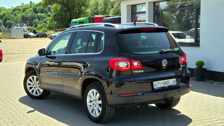 VOLKSWAGEN Tiguan -