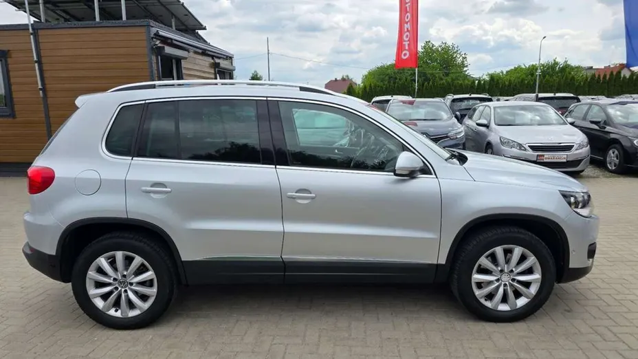 VOLKSWAGEN Tiguan -