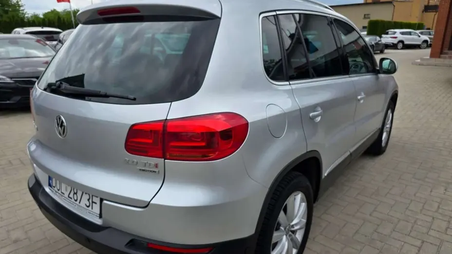 VOLKSWAGEN Tiguan -