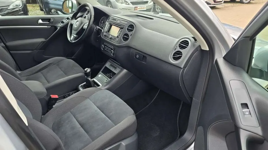VOLKSWAGEN Tiguan -