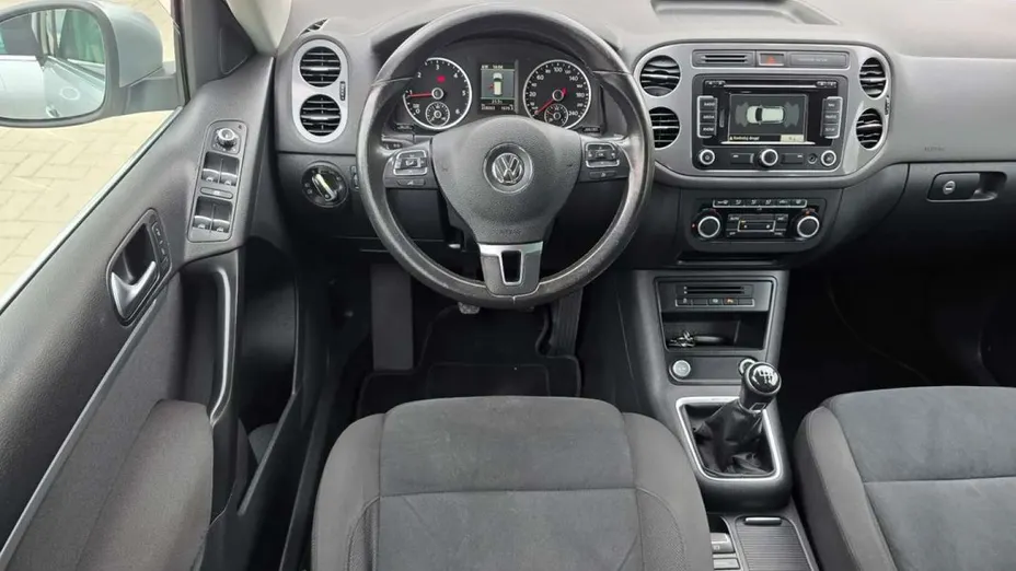 VOLKSWAGEN Tiguan -