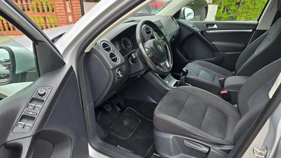 VOLKSWAGEN Tiguan -