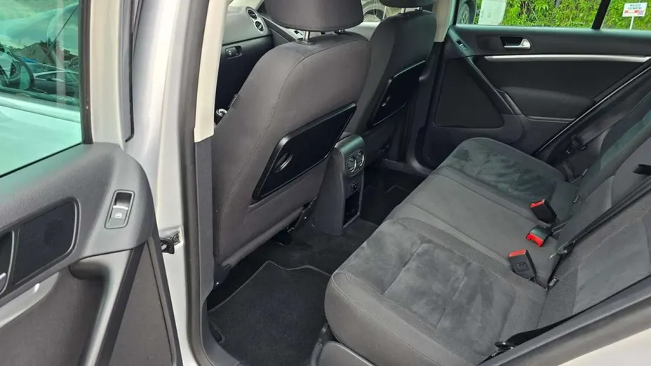 VOLKSWAGEN Tiguan -