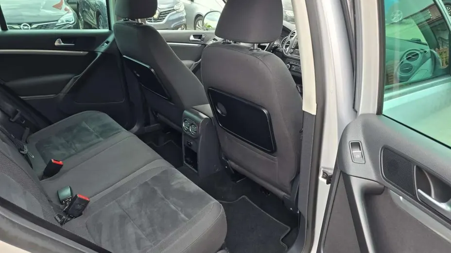 VOLKSWAGEN Tiguan -