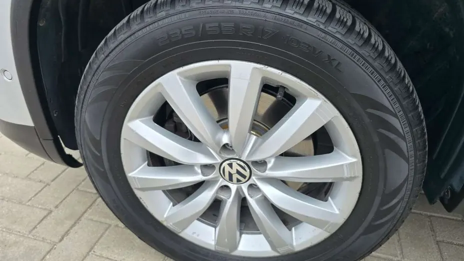 VOLKSWAGEN Tiguan -