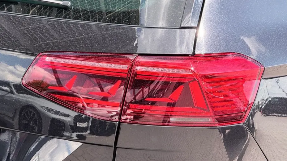 VOLKSWAGEN Passat -