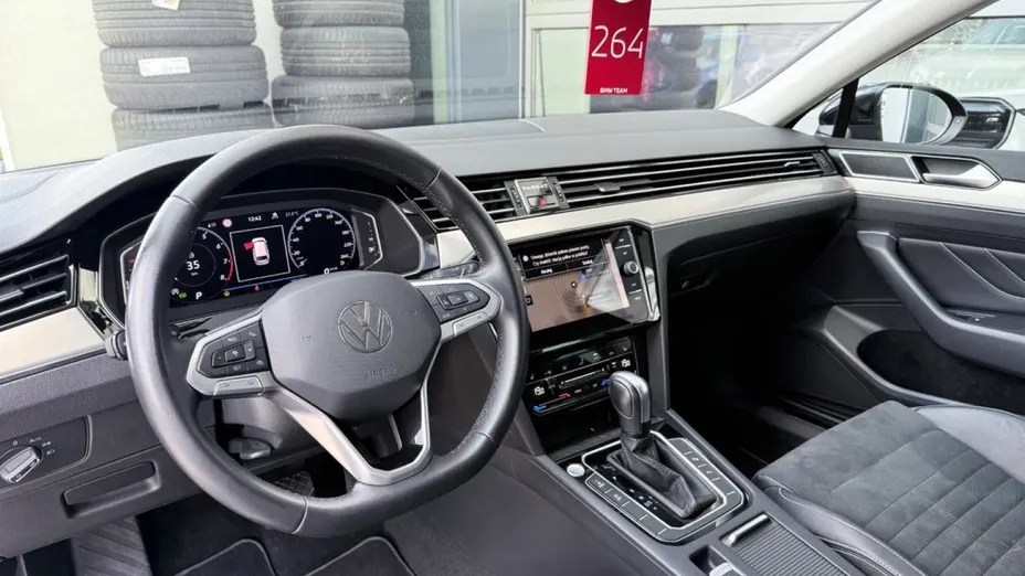 VOLKSWAGEN Passat -