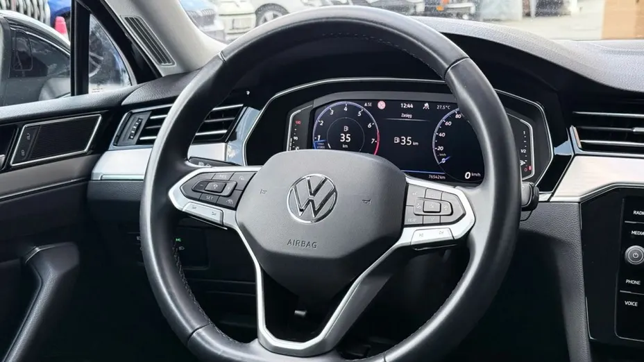 VOLKSWAGEN Passat -