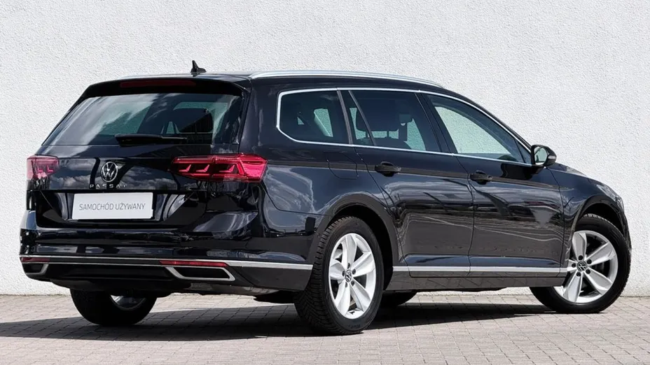 VOLKSWAGEN Passat -
