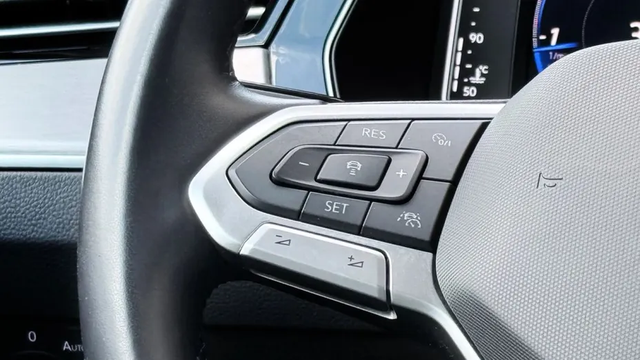 VOLKSWAGEN Passat -