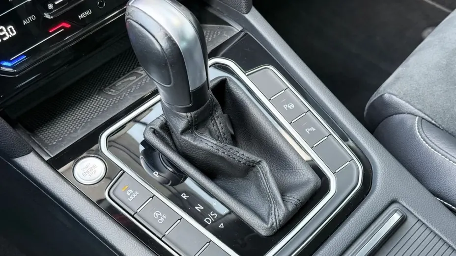 VOLKSWAGEN Passat -