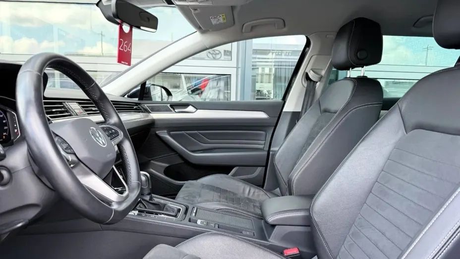 VOLKSWAGEN Passat -