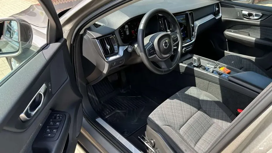 VOLVO V60 -