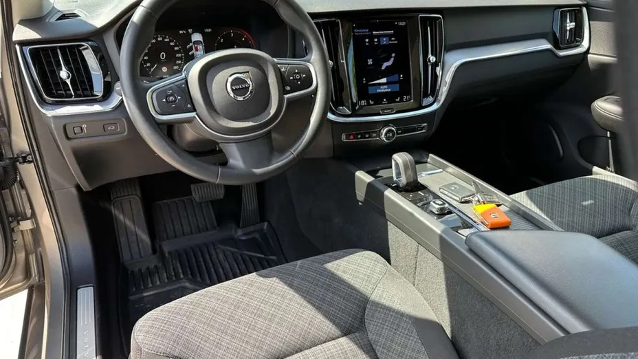 VOLVO V60 -