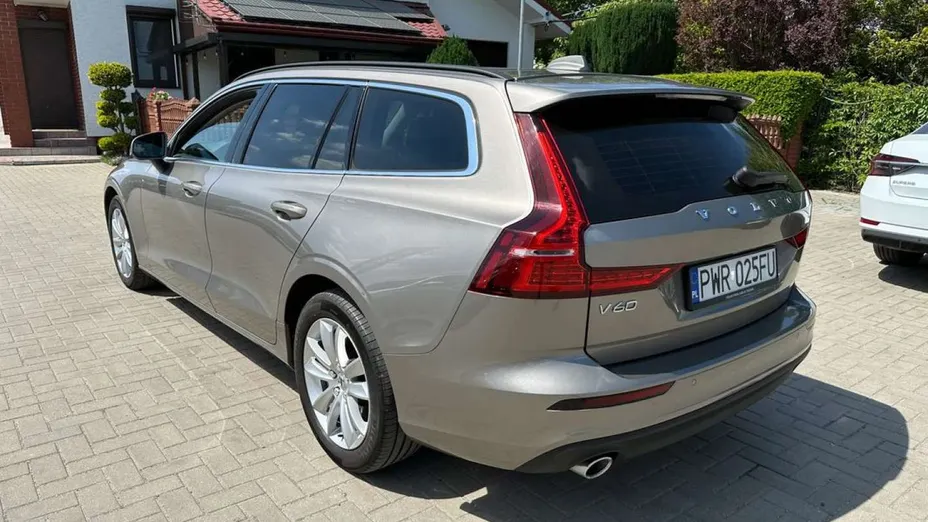 VOLVO V60 -