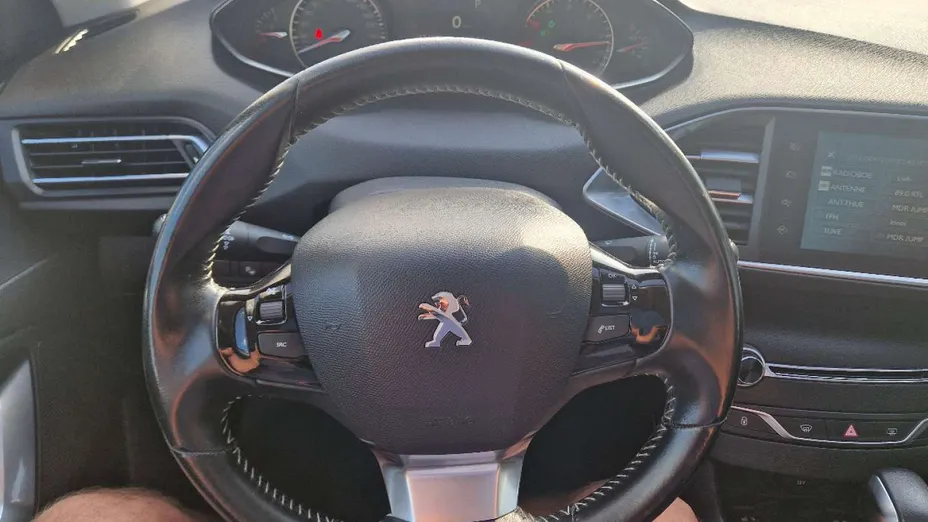 PEUGEOT 308 -