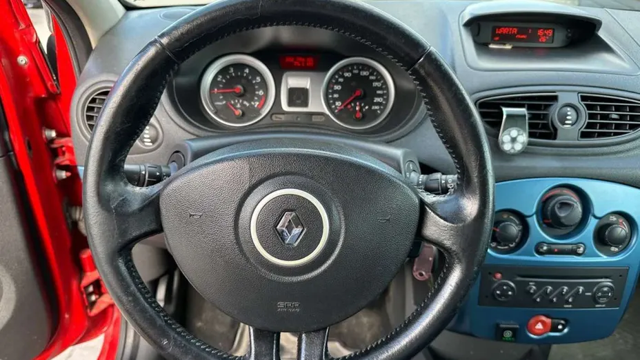 RENAULT Clio -