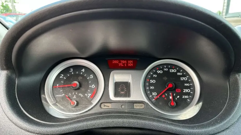 RENAULT Clio -