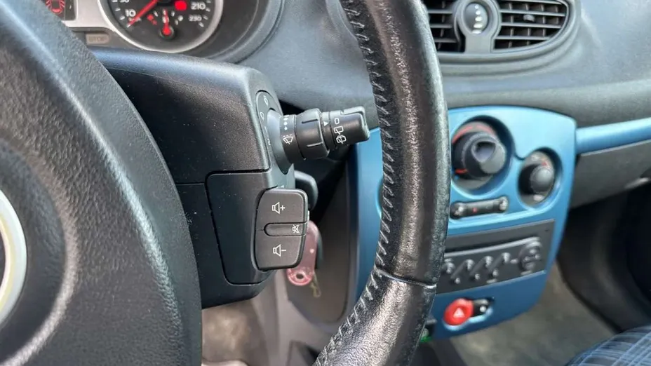 RENAULT Clio -