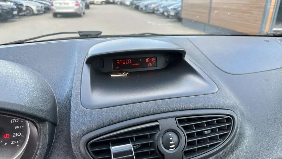 RENAULT Clio -
