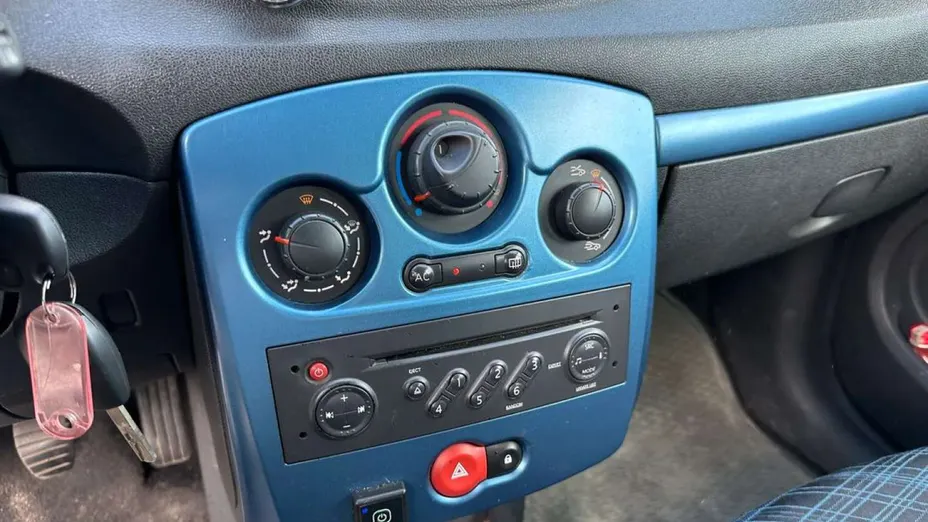RENAULT Clio -