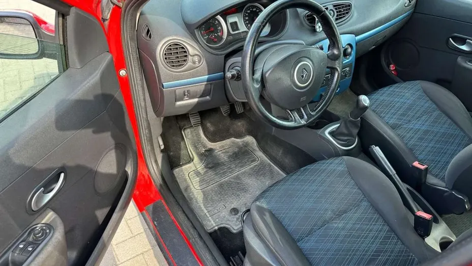 RENAULT Clio -