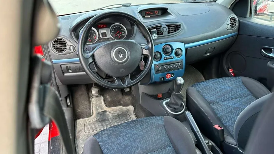 RENAULT Clio -