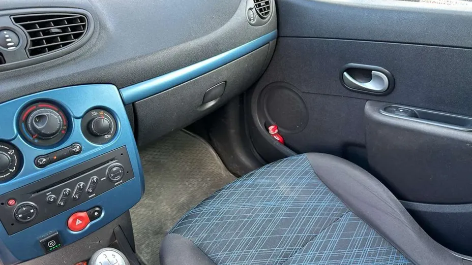 RENAULT Clio -