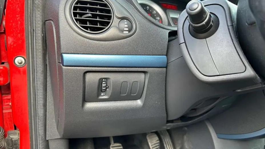RENAULT Clio -