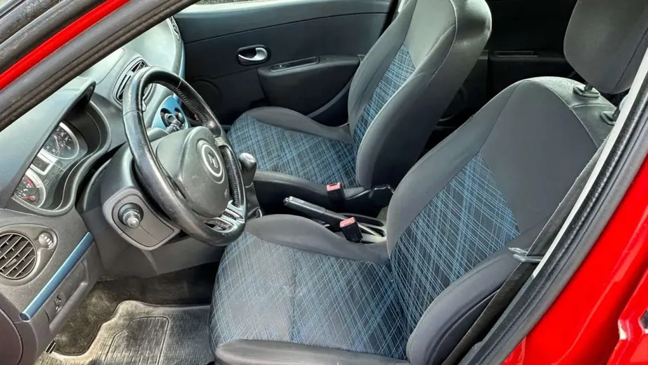 RENAULT Clio -