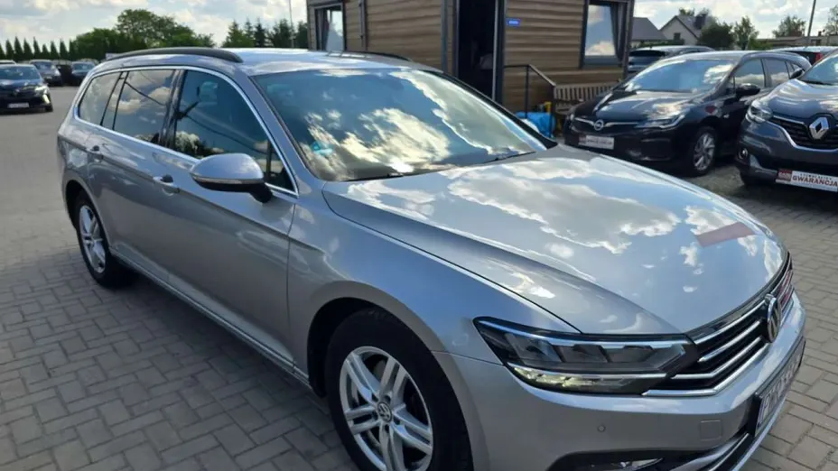 VOLKSWAGEN Passat -