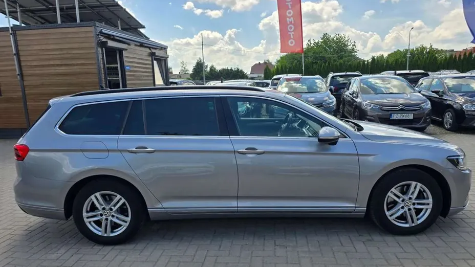 VOLKSWAGEN Passat -