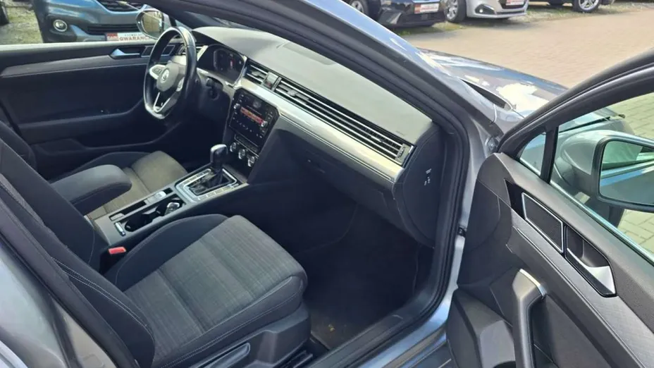VOLKSWAGEN Passat -