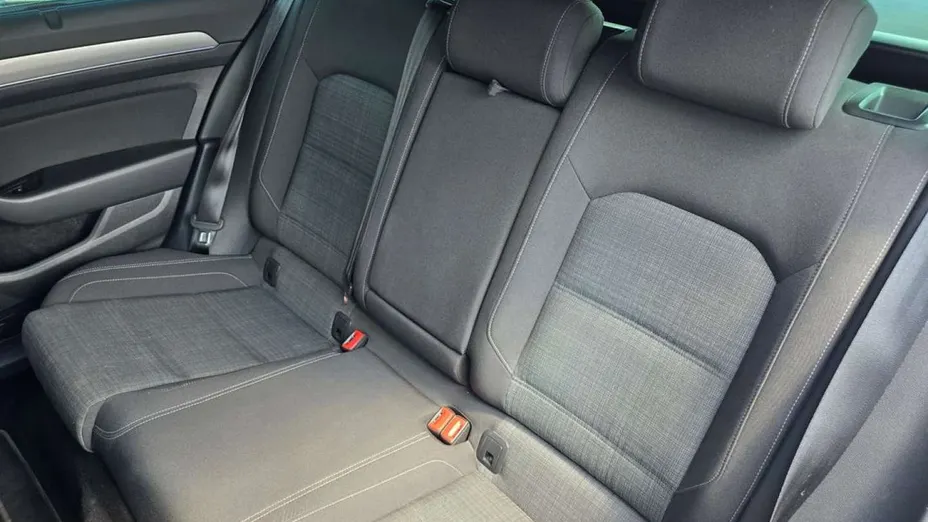 VOLKSWAGEN Passat -
