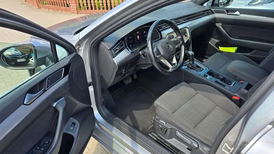 VOLKSWAGEN Passat -