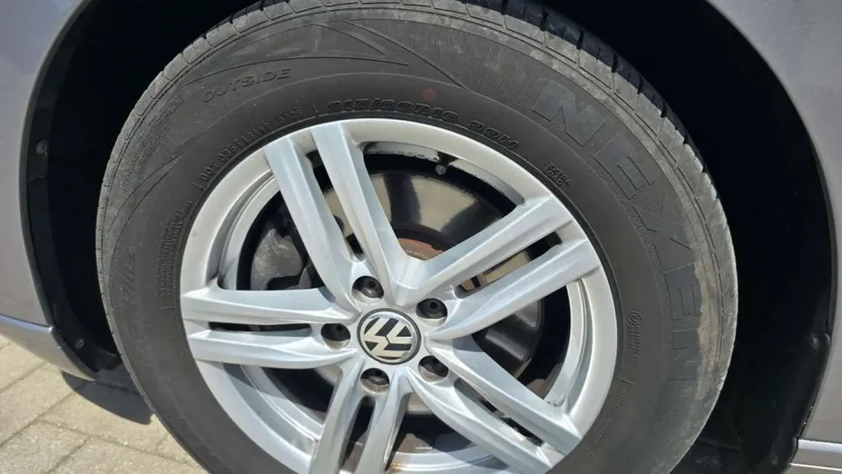 VOLKSWAGEN Passat -
