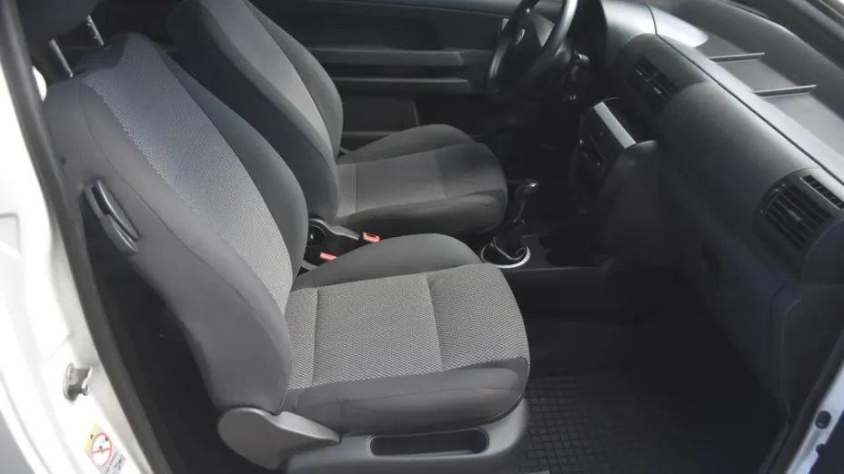 VOLKSWAGEN Fox -