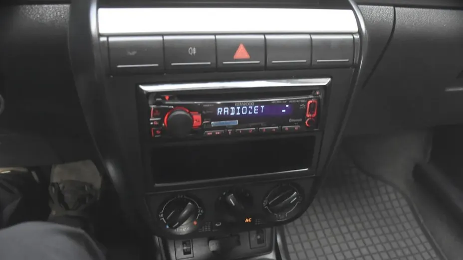 VOLKSWAGEN Fox -
