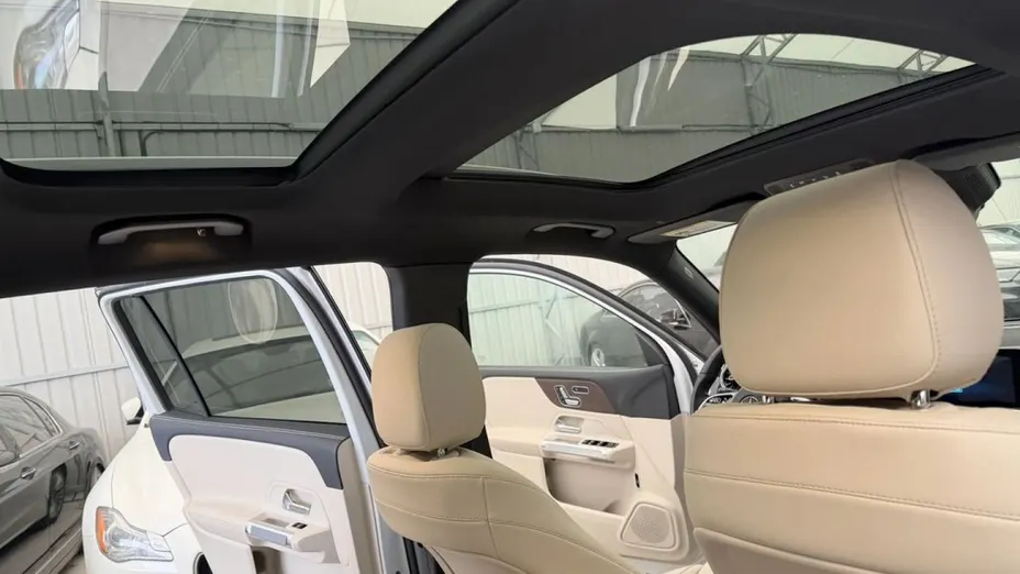 MERCEDES-BENZ GLB -