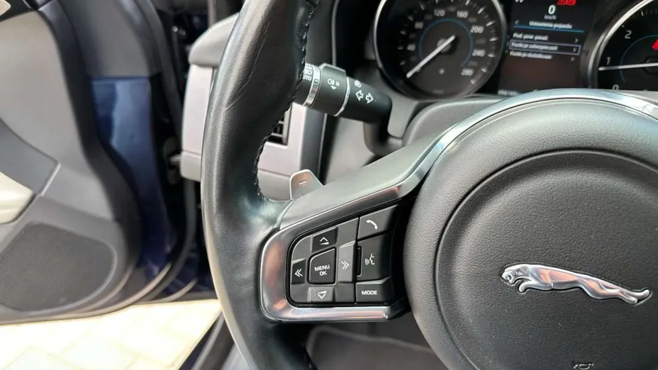 JAGUAR XF -