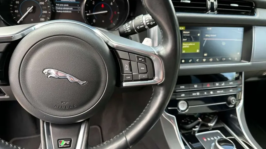 JAGUAR XF -