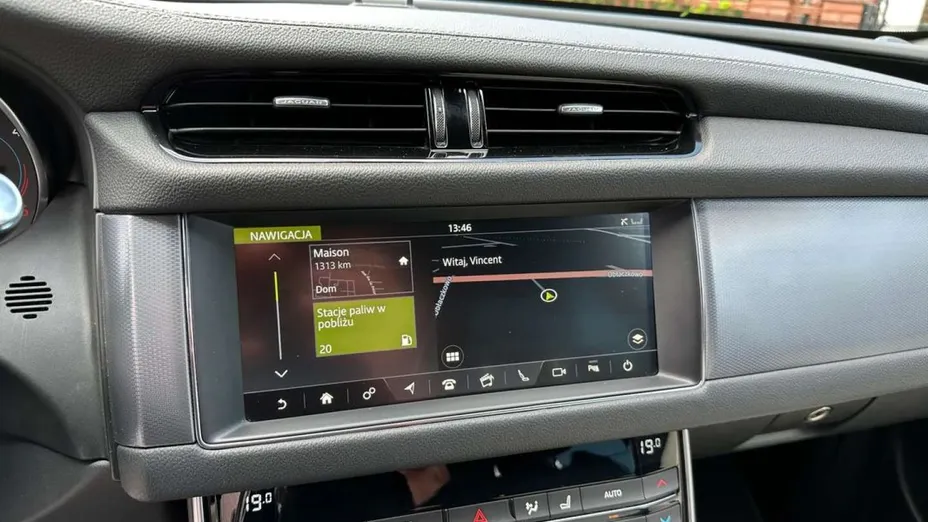 JAGUAR XF -