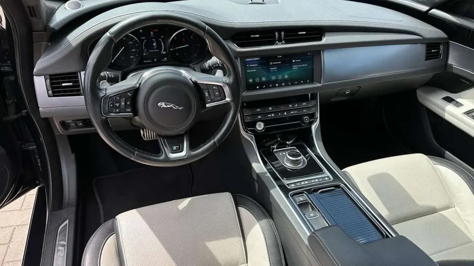 JAGUAR XF -