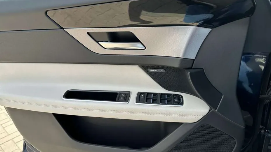 JAGUAR XF -