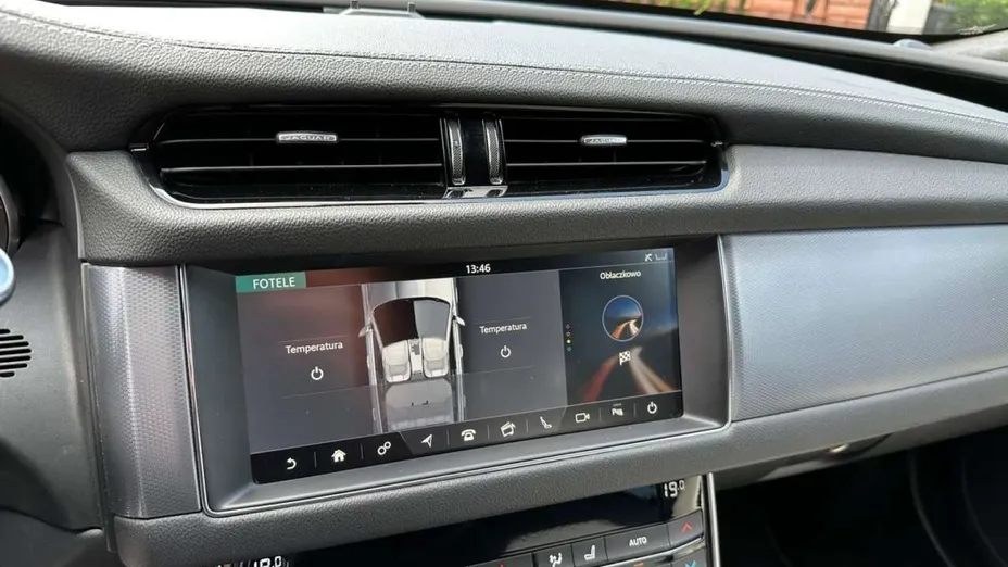 JAGUAR XF -