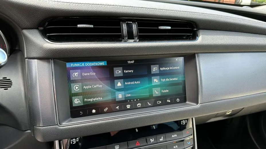 JAGUAR XF -