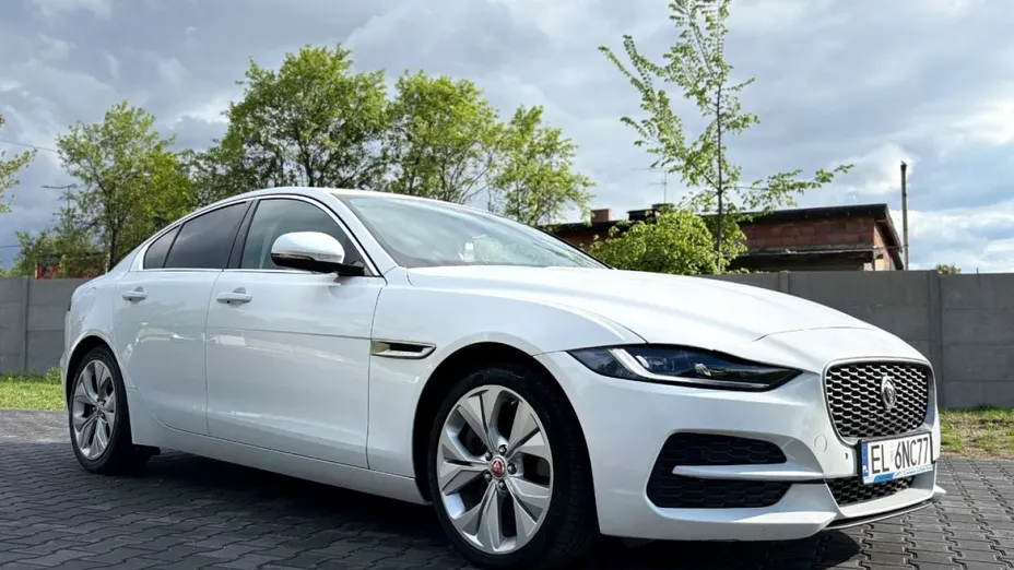 JAGUAR XE -