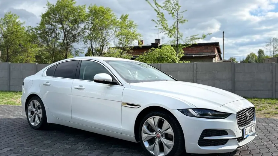JAGUAR XE -