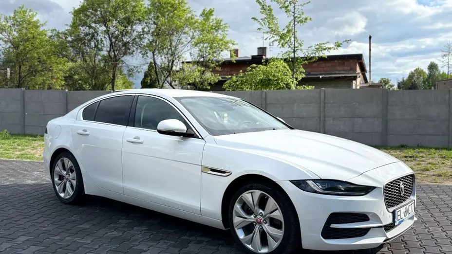 JAGUAR XE -