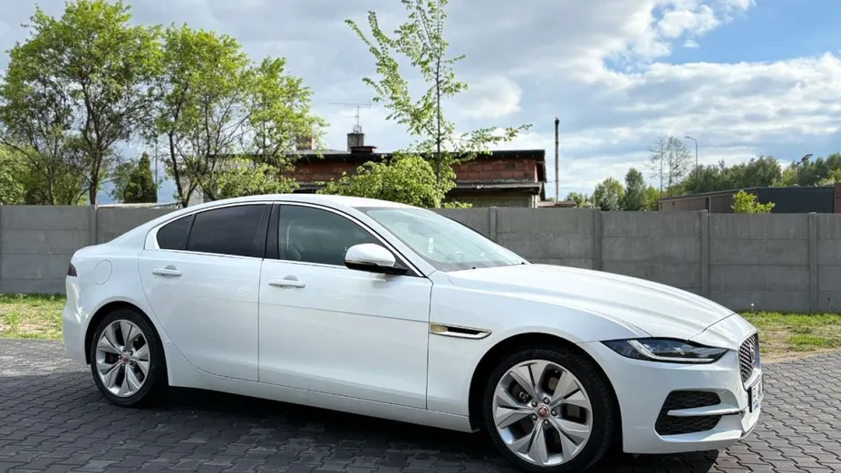JAGUAR XE -